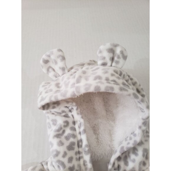 Carter's white and gray leopard, fold over mittens, hooded snowsuit, size 6M - Picture 12 of 12